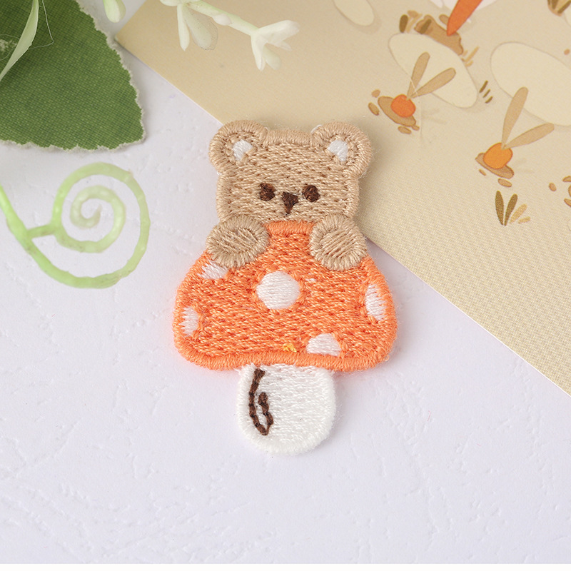 新しい刺繍布ステッカー漫画キノコクマベビー子供服アクセサリー韓国語版穴パッチ装飾ステッカーパッチステッカー卸売|undefined