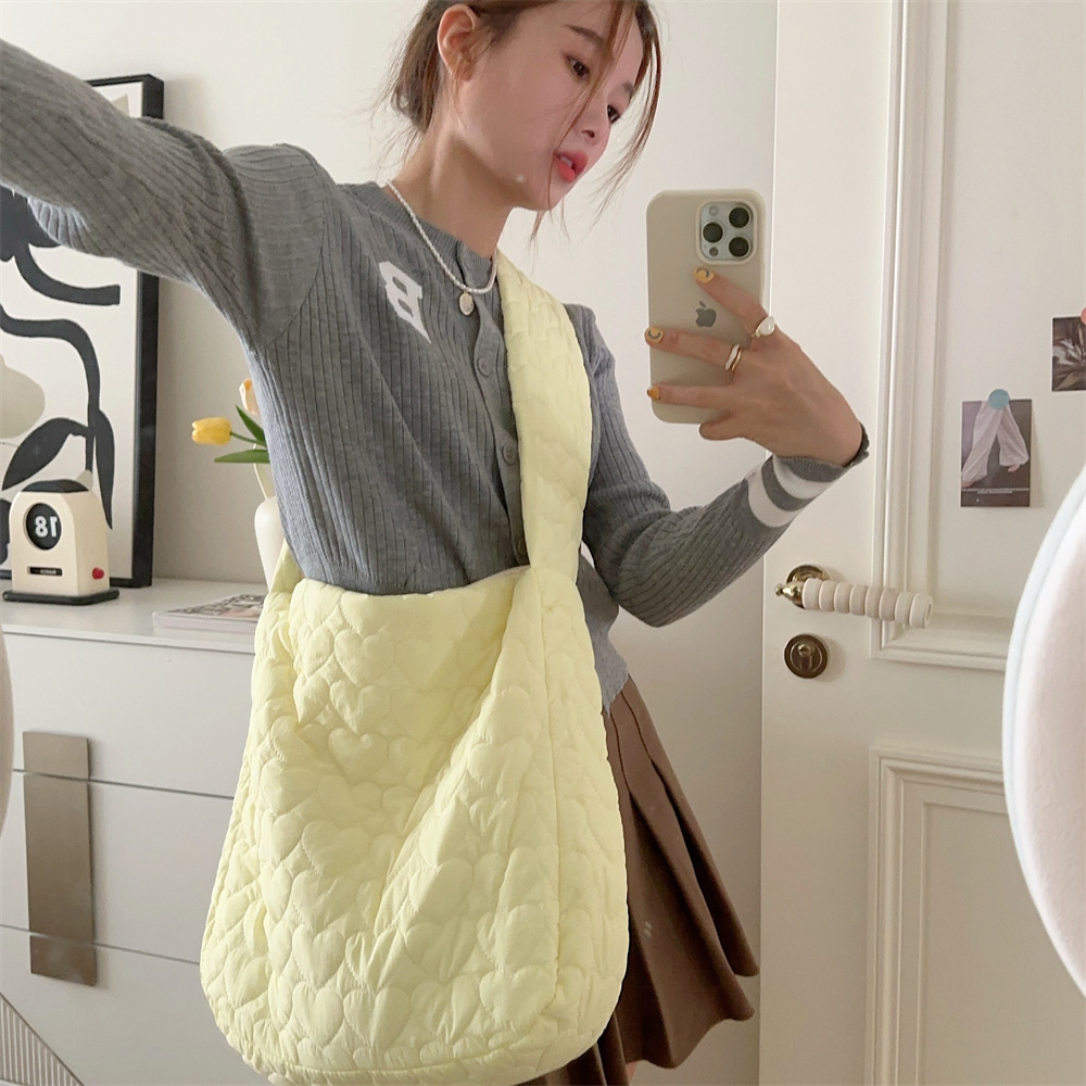 39131 Japanese quilted heart-shaped cotton tote travel bag Crossbody bag for women, large-capacity single-shoulder crossbody canvas bag undefined