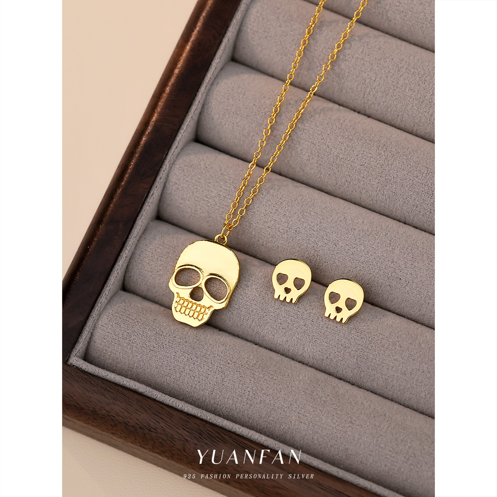retro fashionable necklace