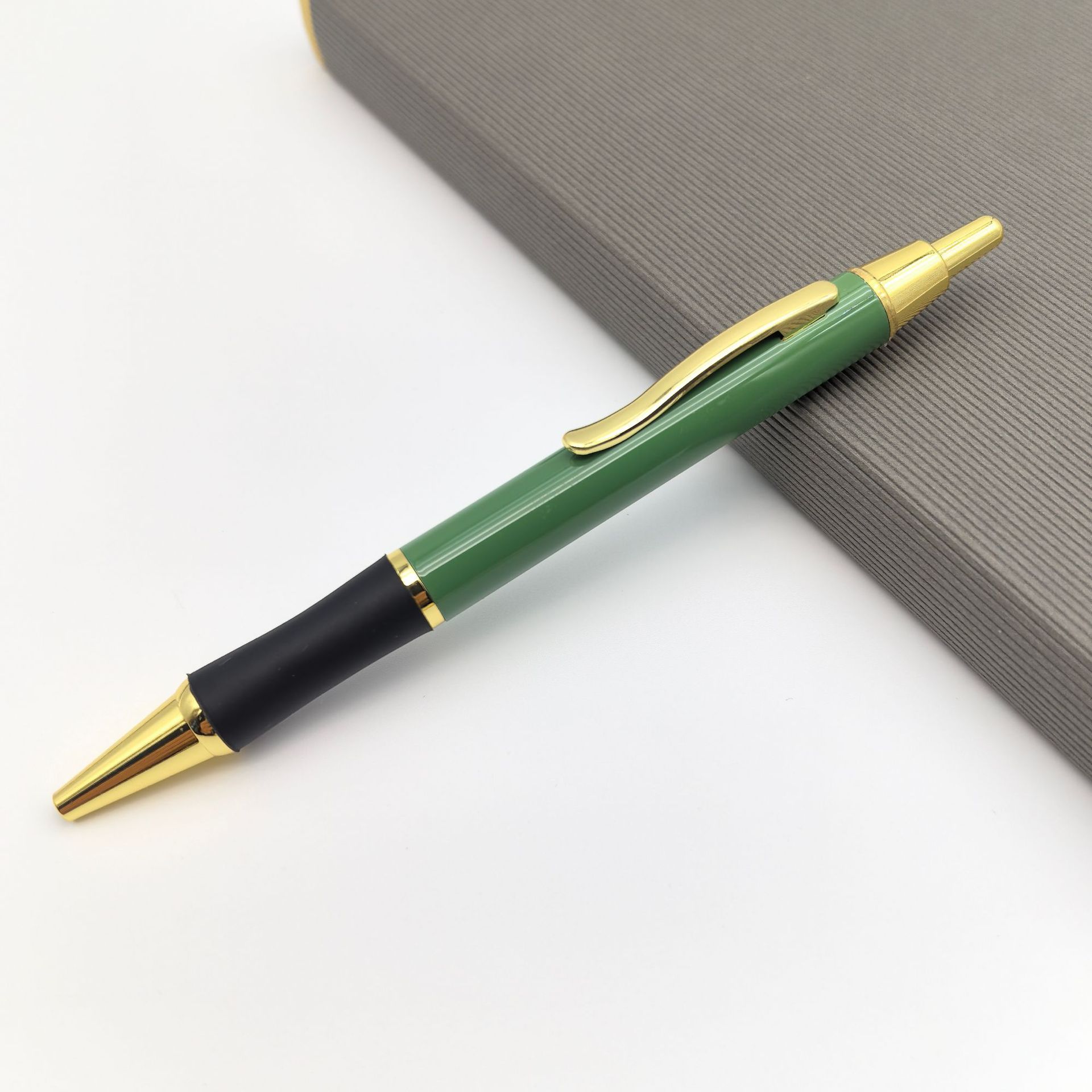 Metal personalizado pulsador antideslizante silicona cubierta bolígrafo bolígrafo de regalo de negocios bolígrafo de firma bolígrafo de conferencia