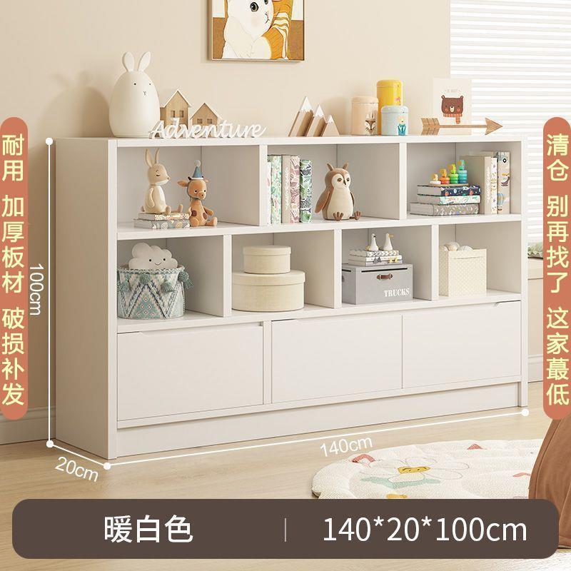 本棚は壁に寄りかかって収納棚を収納しています。|undefined