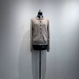 女式毛呢外套;休闲裤;女式衬衫