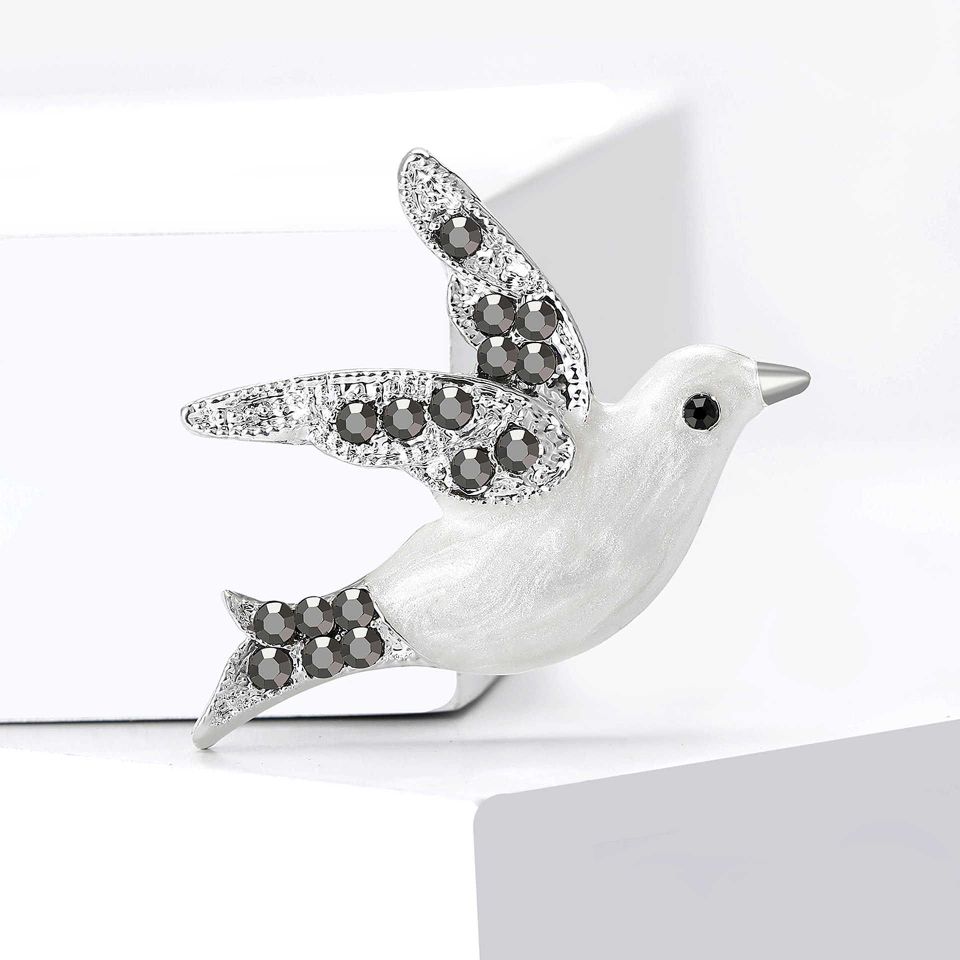 New Cartoon Alloy Enamel Peace Dove Brooch Exquisite Creative Men's and Women's Suit Cardigan Corsage Jewelry Pin