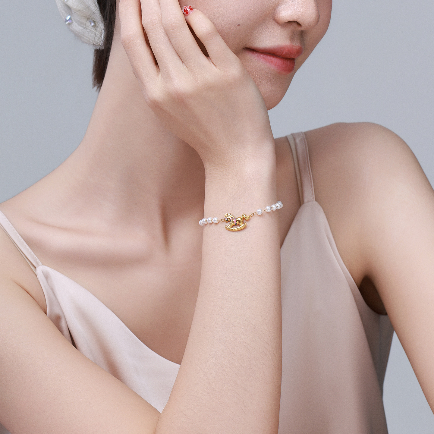 Xuping simple imitación de oro ligero lujoso temperamento pulsera pequeña fresca ins viento acero inoxidable 24k joyas de Año Nuevo al por mayor