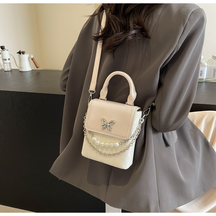 Niche Handheld Box 2024 New Color Contrasting Crossbody Fashion Butterfly Commuter Phone Shoulder Bag_voghion.com