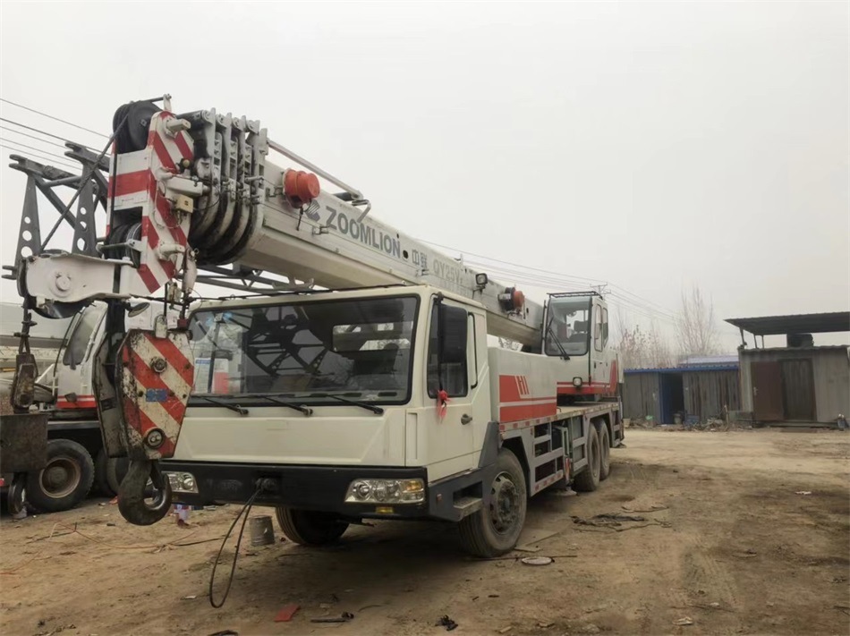 ZOOMLION QY25V 二手旧25吨中联起重机五节臂吊车出售