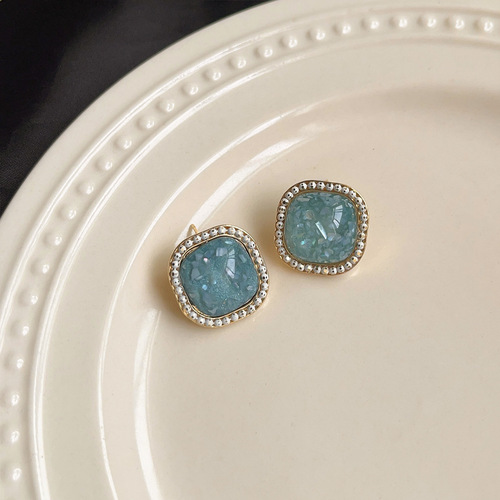 Retro Hong Kong style broken shell earrings for women niche design square oil drop earrings high-end fashionable ear jewelry