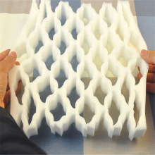 ��ɫ���d�W��ˮ�����b�W���A�׺��d���K���κ��d�r�|�ӹ�