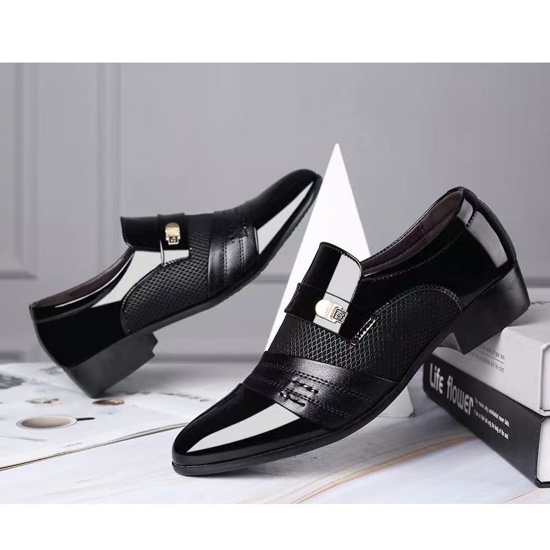 2025 nuevos zapatos casuales de hombre zapatos de negocios zapatos de espejo de tamaño grande zapatos de hombre transfronterizos de piel brillante
