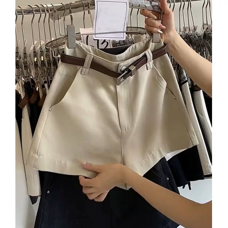 Khaki Shorts for Women, New Spring and Summer Style, High-Waisted Wide-Leg Shorts for Petite Figures, Casual and Versatile Khaki Shorts for Women, New Spring and Summer Style, High-Waisted Wide-Leg Shorts for Petite Figures, Casual and Versatile