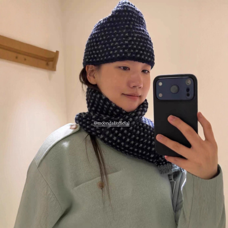 In Stock Korean Designer Mo*Ndal Ultra-Fine Wool Shoulder Pad Knitwear Korean Style Women's Pocket Crew Neck Sweater