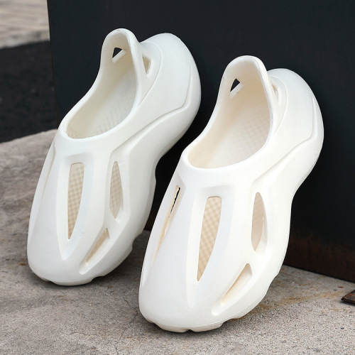 Factory wholesale couples' Crocs, men's sandals, men's beach shoes, large size, cross-border personalized outerwear, foreign trade trend