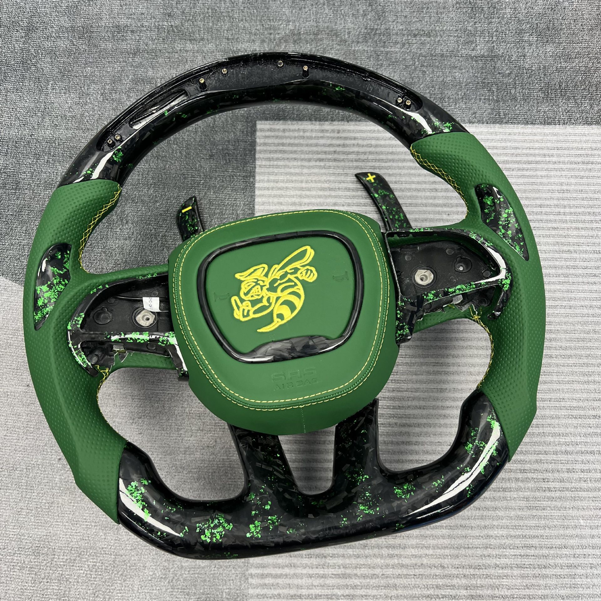 Customized Carbon Fiber Steering Wheel Suitable for Dodge Challenger Srt Dodge Hellcat Charger Modified with Led Lights
