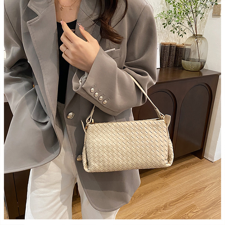 311g Weight Polyester Lining Material Weave Fashion Element Zipper Closure Type Single Shoulder Strap Strap Type Shoulder Bag Bags Type Casual, Daily, Shopping Occasion Pu Leather Material Solid Color Pattern All Seasons Season Women's Gender Basic Style Square Shape Women's Pu Leather Solid Color Basic Weave Square Zipper Shoulder Bag 4