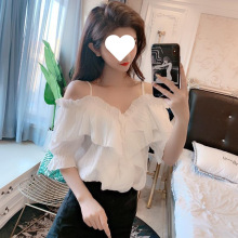 网红白色上衣一字肩春夏韩版露肩锁骨短袖洋气很仙的吊带雪纺衫女