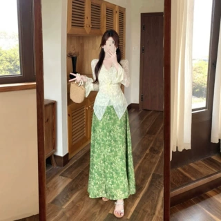 大码女装胖mm韩系设计感扭结蕾丝长袖上衣+高腰碎花半身长裙