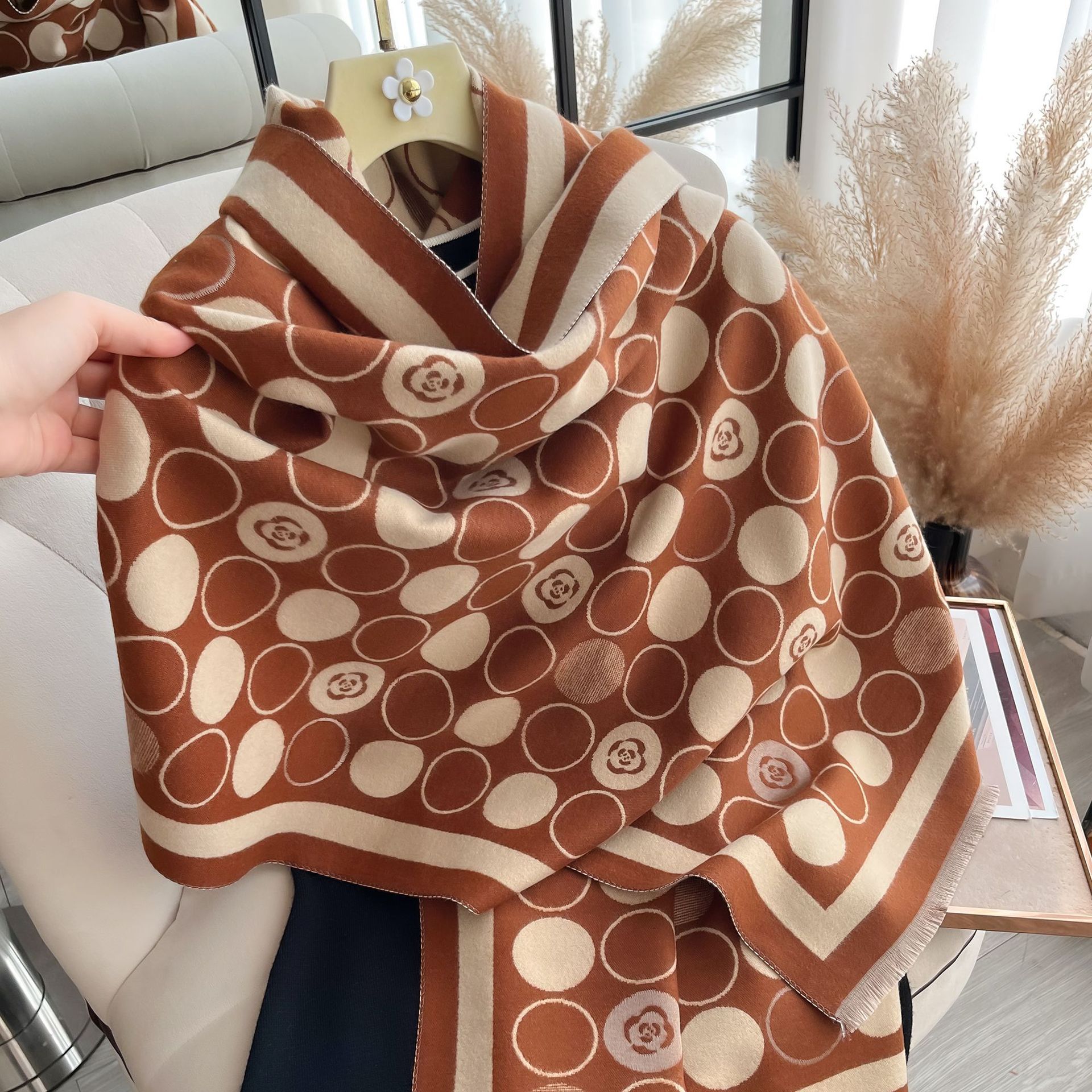Camellia impresa de alta sensibilidad punto de onda imitación de cachemira bufandas calientes para mujeres bufandas cortas bordas bufandas calientes otoño invierno