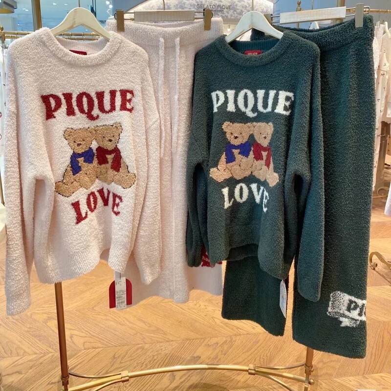 Gp autumn and winter 24 cute love bear Christmas red lovers soft men's home clothes pajamas suit