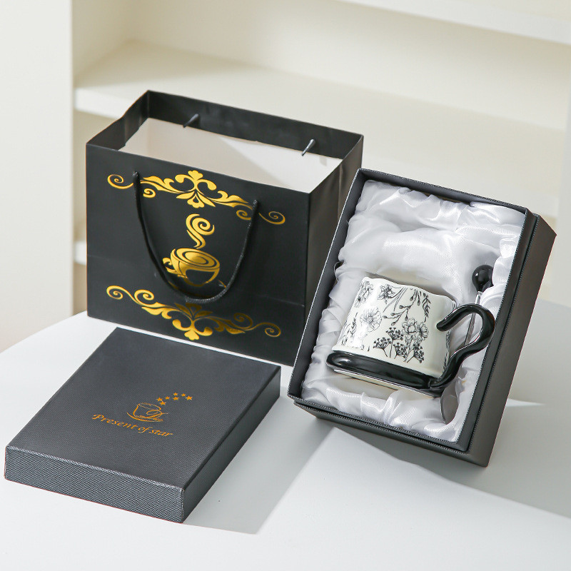 Tazas de cerámica de alto valor nominal tazas de café tazas de leche de alto nivel de sensación de taza de agua casera regalos de mano al por mayor