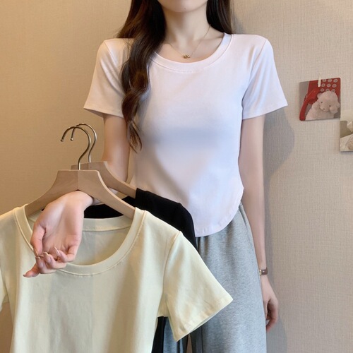 Lingerie-inspired summer T-shirt for women with a sexy, pure desire style, featuring a tight fit, short sleeves, a straight-to-shoulder design, and an arched hem.