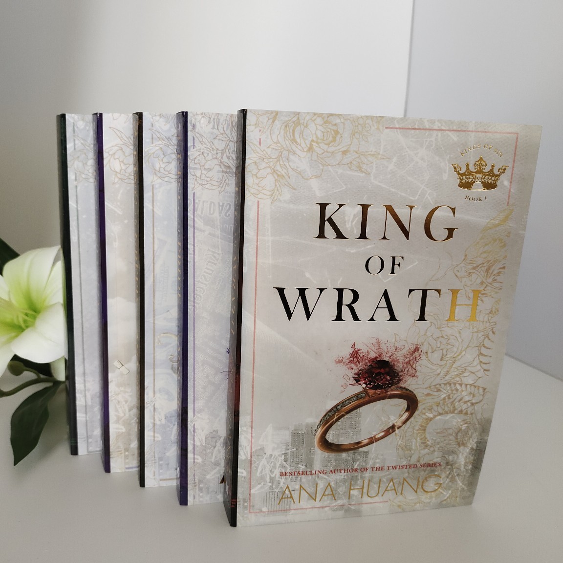 Tahaffuzkori seriyasi 1-5 jild King of Pride King of Greed ingiliz romanlari