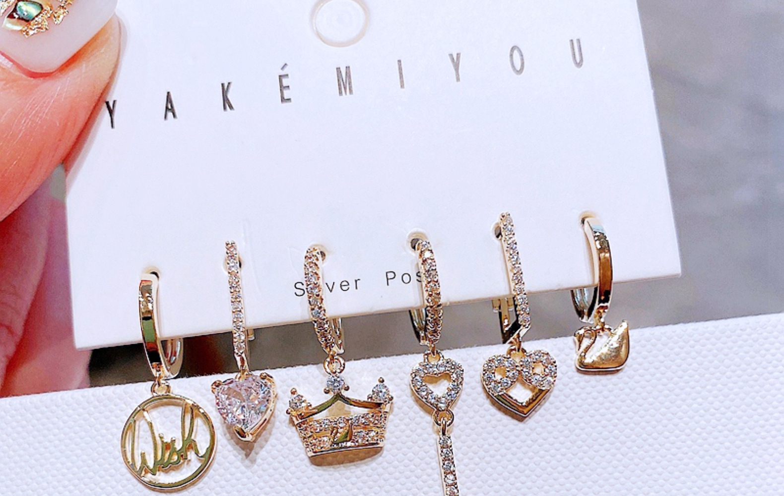 Yakemiyou Lady Crown Copper Zircon Earrings display picture 5