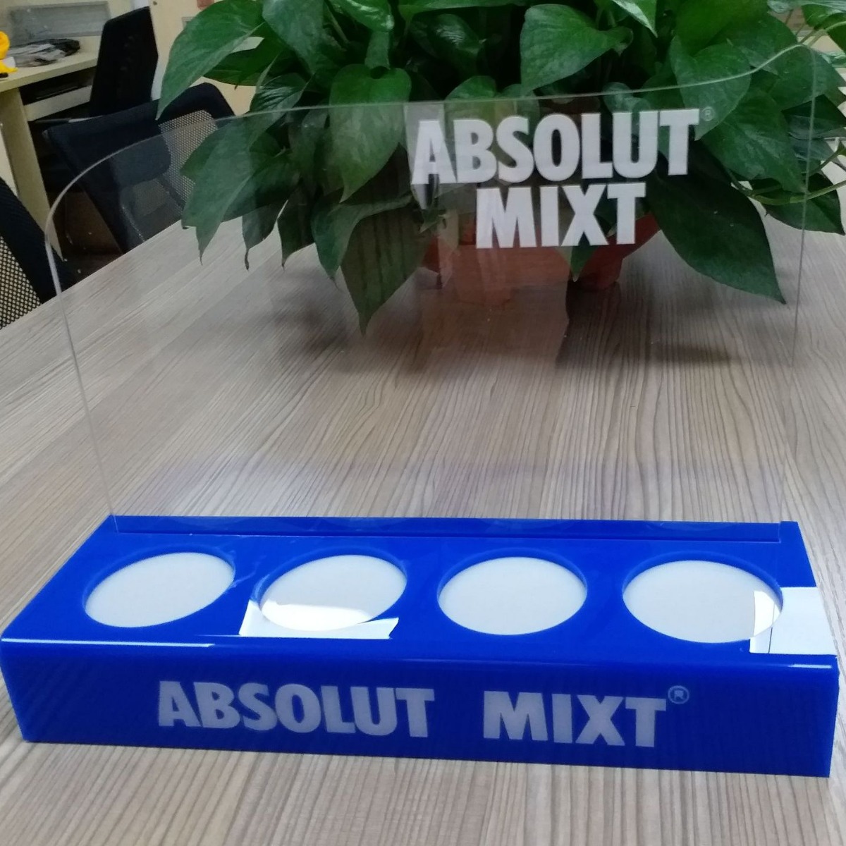 东莞厂家直销5mm蓝色亚克力发光酒瓶展示架尺寸logo宇明半透明