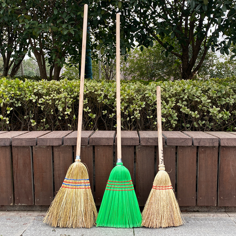 Escoba de sorgo con mango de madera largo, resistente, para limpieza de patio y saneamiento al aire libre