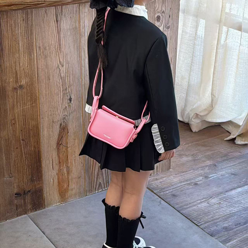 Bolsa de hombro coreana para niños y niñas simple color sólido mini bolso de hombro para niñas letras extranjeras para niños bolso pequeño