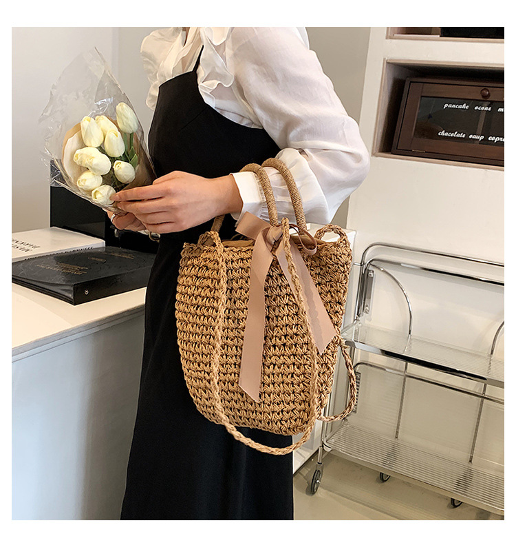 2022 New Stitching Color Large-capacity Woven Messenger Straw Handbag 47*36*2 display picture 4