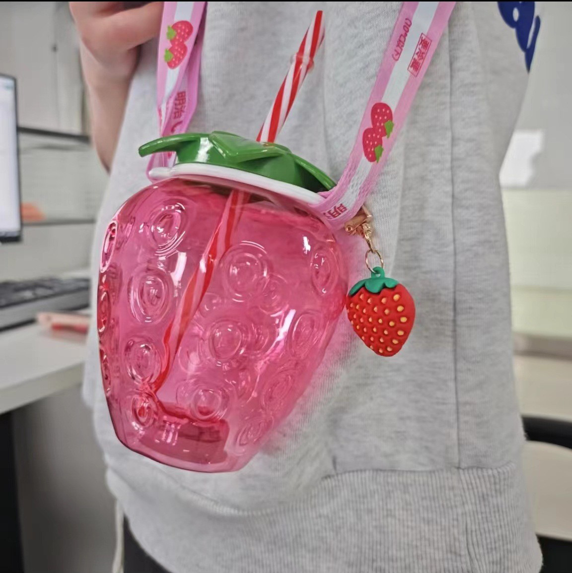 Fresa rosa (cordón de llavero de lámpara)