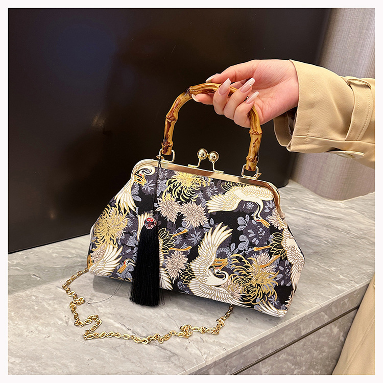 2023 neue grenzüberschreitende Nischenclip-Schnalle, High-End-Dinner im ethnischen Stil, Modekette, eine Schulter, Umhängetasche für Damen_voghion.com