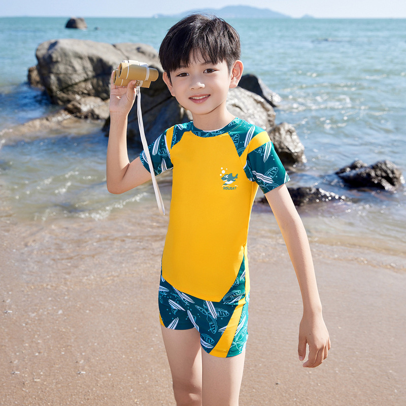 子供の水着の男の子の分体の新型の中で大きい子供の専門の水泳の訓練の装備の日焼け止めの水泳の温泉のスーツの冬|undefined
