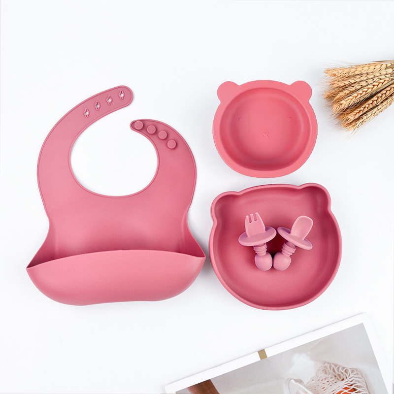 Suplemento alimenticio para bebés vajilla traje de silicona de grado alimenticio resistente a la caída resistente a altas temperaturas lindo Oso de dibujos animados vajilla conjunto de cuatro piezas