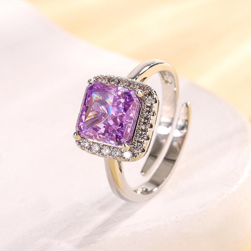 Anillo de diamantes morados cortados con flores de hielo