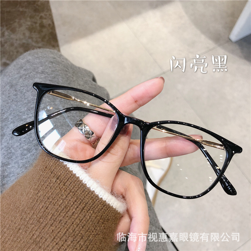 近視メガネの女性は超軽量です。|undefined