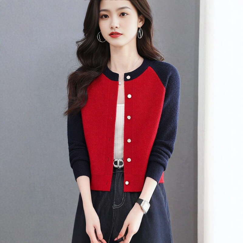 Autumn fashion round-neck sweater for petite women, short loose knitted cardigan with color block design, paired with a skirt and jacket Autumn fashion round-neck sweater for petite women, short loose knitted cardigan with color block design, paired with a skirt and jacket