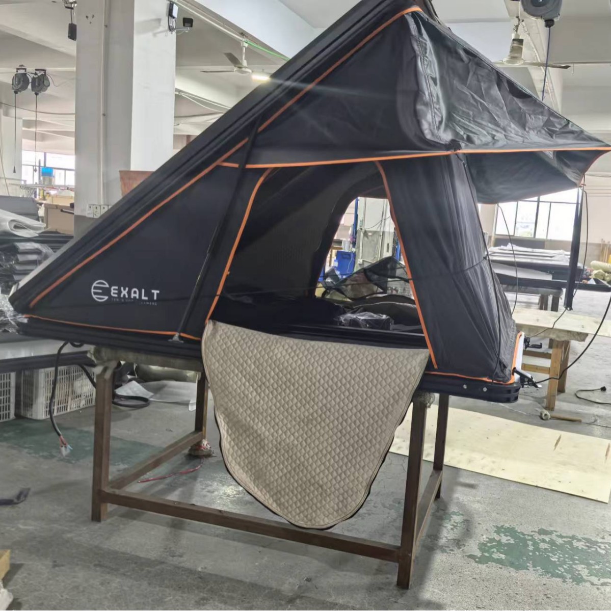 Triángulo de aleación de aluminio de cinco lados con algodón aislante, algodón a prueba de viento, algodón aislante de techo, campamento libre