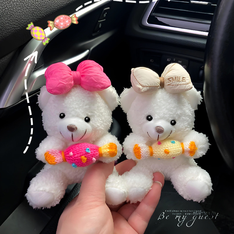 Celebridades de Internet, lindo oso, palanca de cambios, barra de limpiaparabrisas, decoración, automóvil, automóvil, pantalla de control central, joyería, diosa