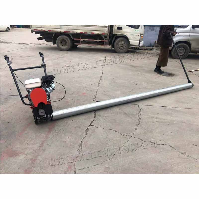 手拉式河堤混凝土整平机 斜坡施工便携式滚平机 机场跑道摊铺机