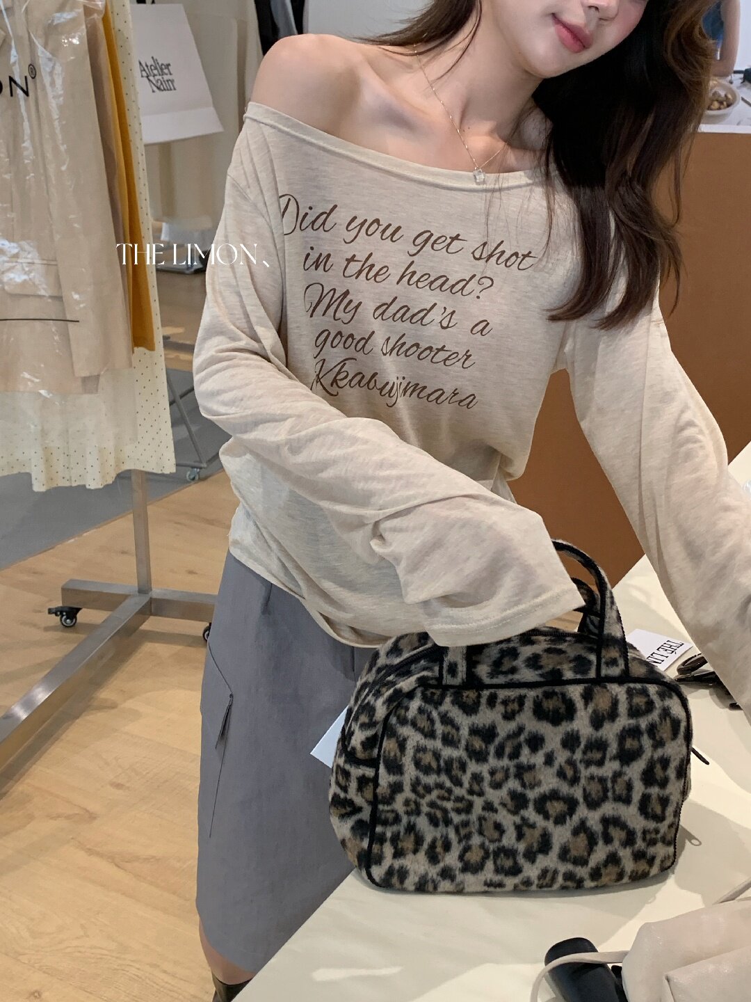Áo thun nữ tay dài cổ tròn in chữ, phong cách Hàn Quốc, chất liệu cotton thoáng mát — màu đen, màu trắng, màu xám, màu vàng chi tiết 26