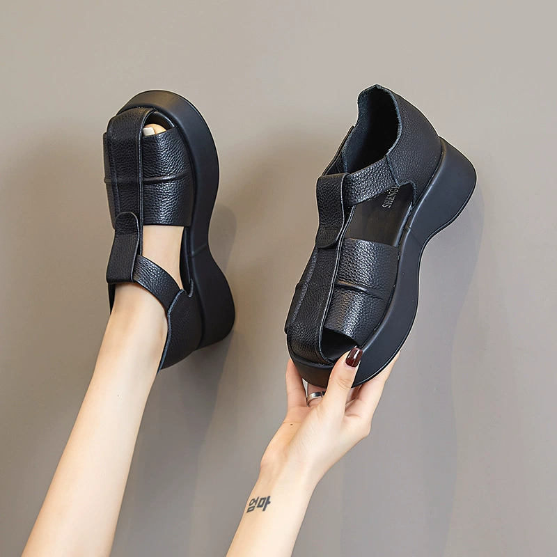 2025 летние новые износостойкие кожаные повседневные сандалии первого слоя для женщин, модные европейские спортивные римские сандалии на толстой подошве для женщин