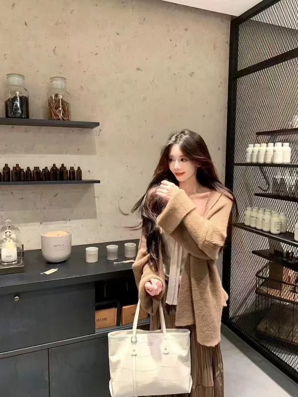 不退换E5334毛衣开衫+蝴蝶结抹胸上衣+压褶长裙三件套装女|undefined