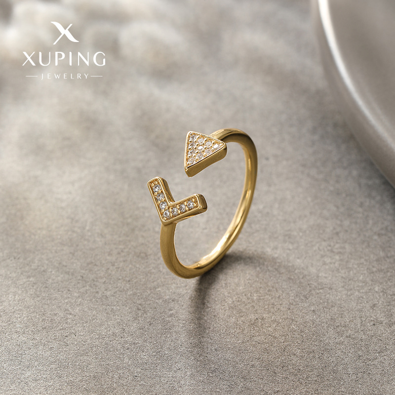 Nuevo anillo geométrico ajustable de Xuping con gemas artificiales, diseño único, accesorio sencillo y moderno.