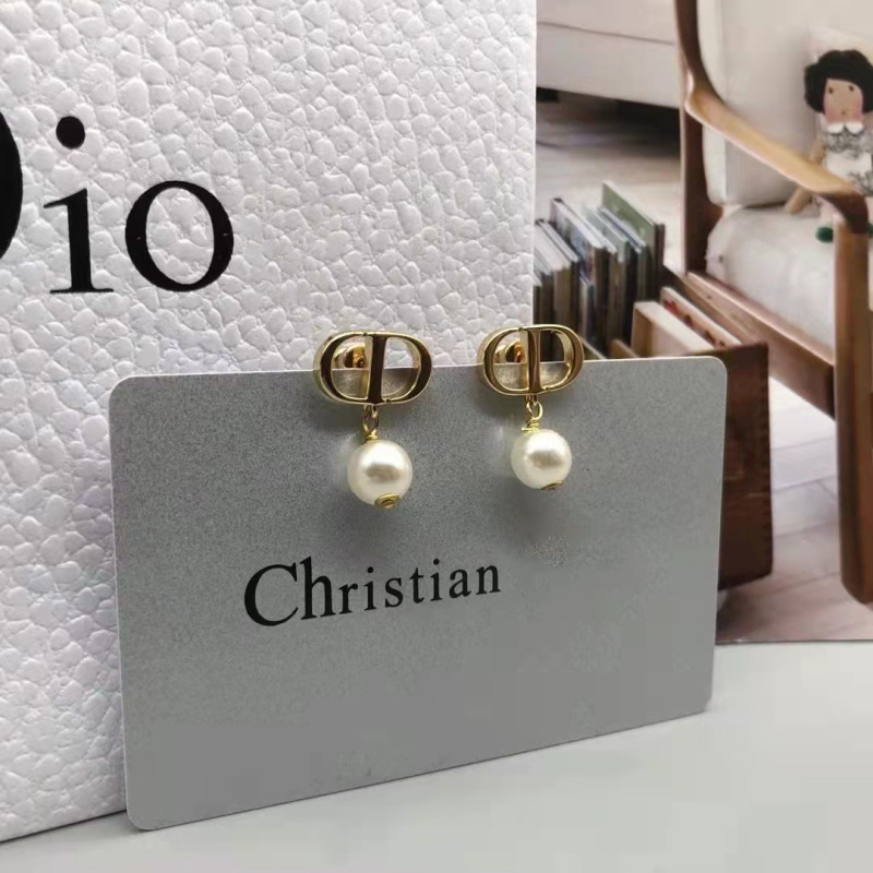 Dijia/D 2022 New Retro CD Letter Pearl Earrings Women's Fragrance Explosions cd Earrings Women's Jewelry Dijia/D 2022 New Retro CD Letter Pearl Earrings Women's Fragrance Explosions cd Earrings Women's Jewelry