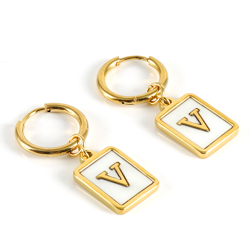Cross-border ins estilo pendientes de letras de concha de acero inoxidable hembra 18K pendientes de acero de titanio de oro 26 letras pendientes cuadrados hembra