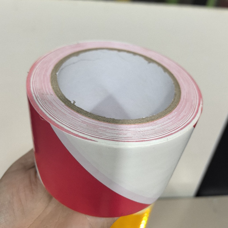 Cinta de advertencia Cinta de cebra amarilla negra Cinta de piso de PVC impermeable resistente al desgaste Cinta de posicionamiento de tráfico 5S