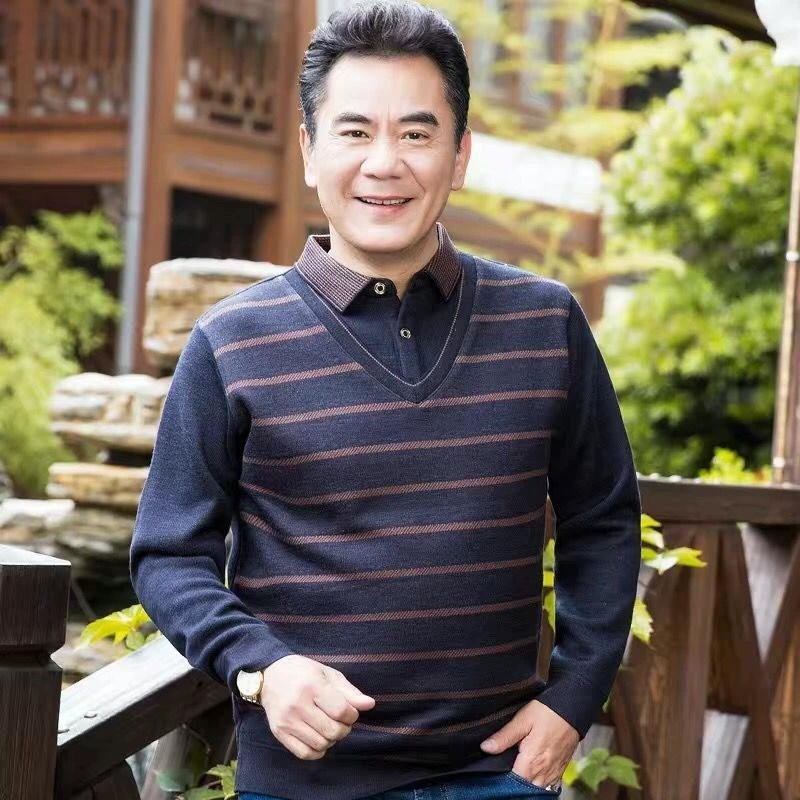 Поколение новых весенне-осенних тонких фальшивых двух футболок, повседневных мужских средних лет с длинными рукавами, свитера с воротником и рубашкой