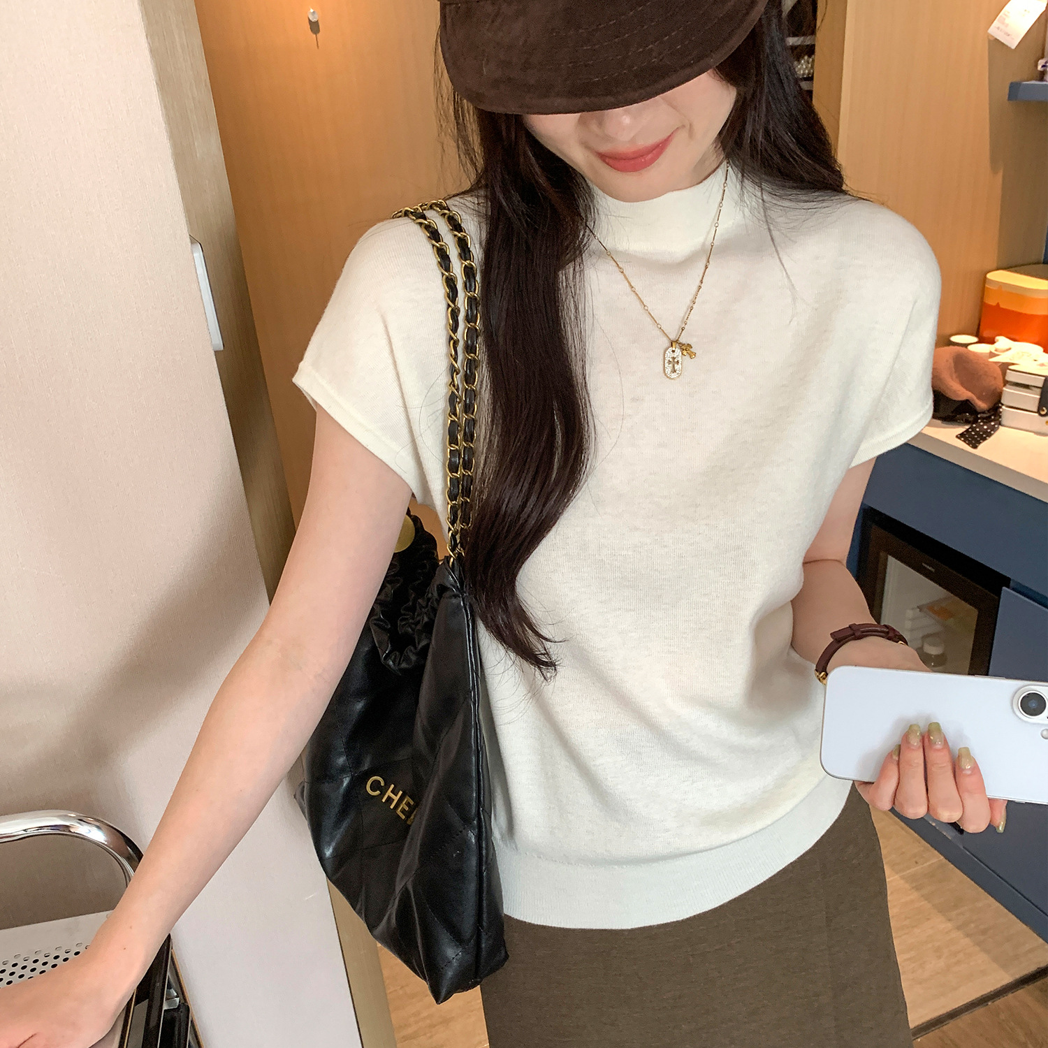 Knitted summer sweater sleevless