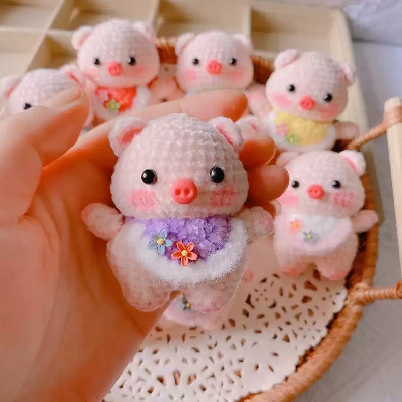 純粋な手作りのかぎ針編みのピンクのブタのリュックサックのカバン|undefined